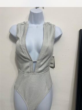 Kenneth Cole New York White Metallic Plunge One Piece Swimsuit Size Small NWT